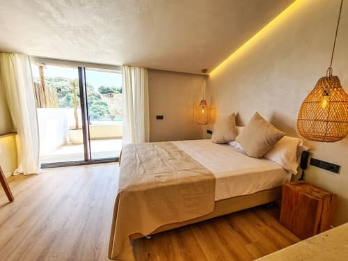 S Estancia Suites, Room