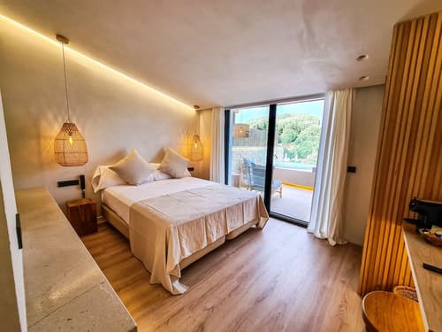 S Estancia Suites, Room