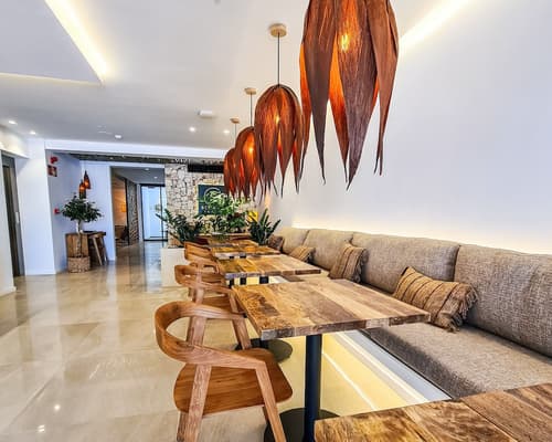 S Estancia Suites, Interior entrance