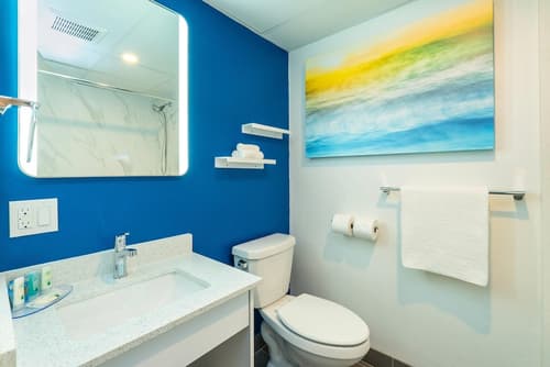 Quality Inn & Suites, Room