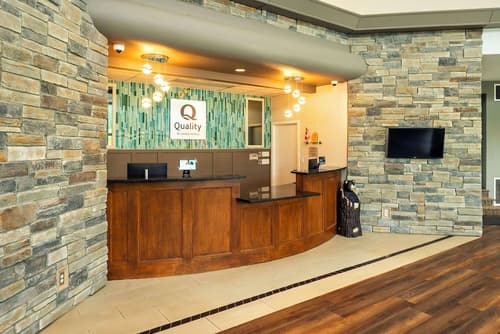 Quality Inn & Suites, Lobby
