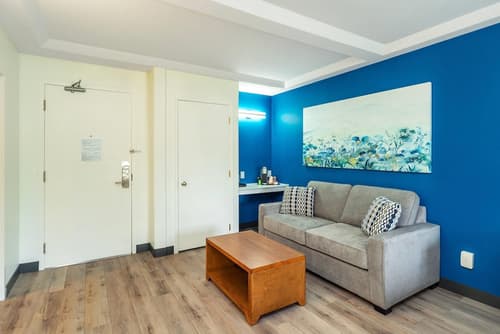 Quality Inn & Suites, Room