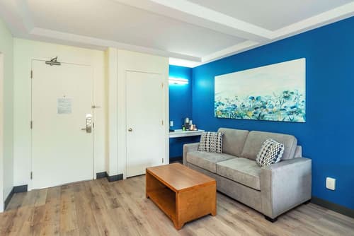 Quality Inn & Suites, Room