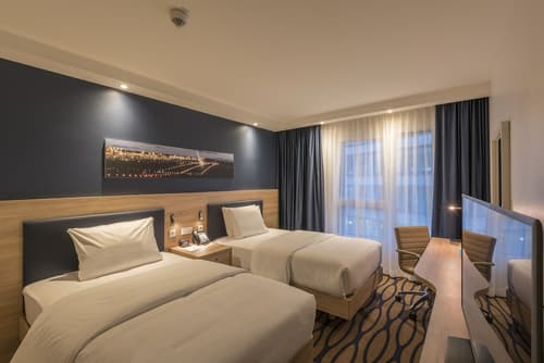 Hampton by Hilton Munich City North, Room