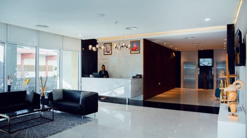 Aura Suites, Reception
