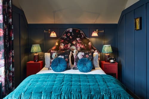 No17 The Promenade, Room