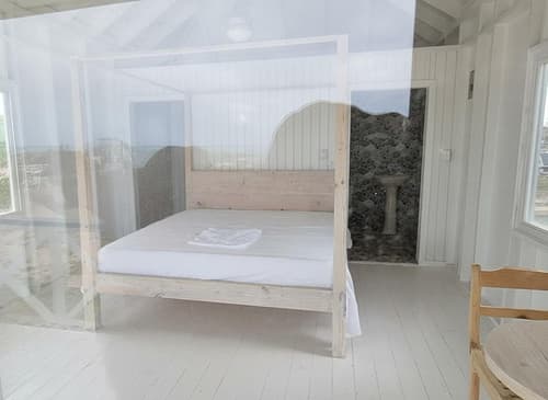 Harrys Cottages Cottage 5 Right on the Pink Sand, Room