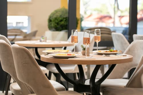 Hotel Antonio, Primary image