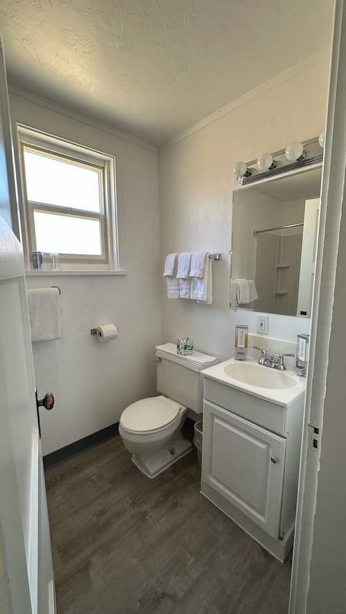 Circle of Destination Motel, Room