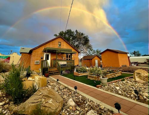 Circle of Destination Motel, Primary image