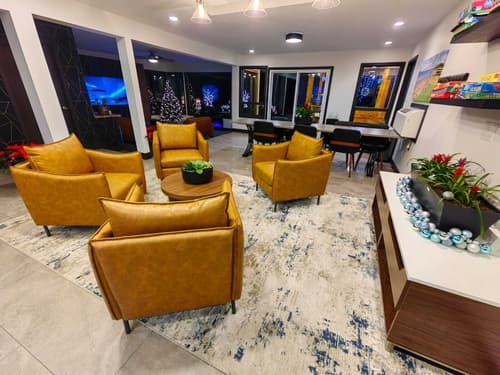 Sea Edge Beachside Hotel, Lobby sitting area