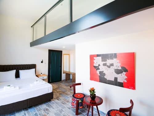 Juliet Alacati, Room