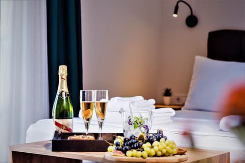 Juliet Alacati, Room