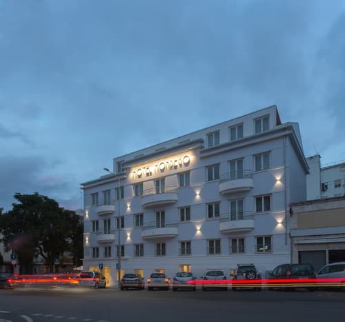 Hotel Mondego, Front of property