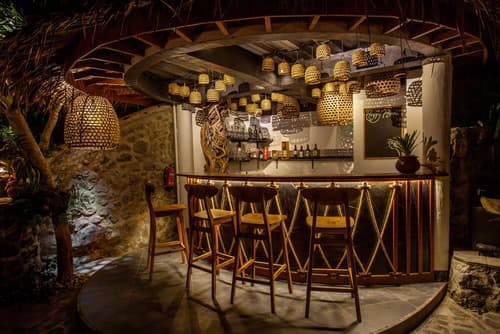 Tira Vilagna Suites & Spa, Snack bar