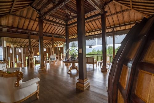 Tira Vilagna Suites & Spa, Lobby