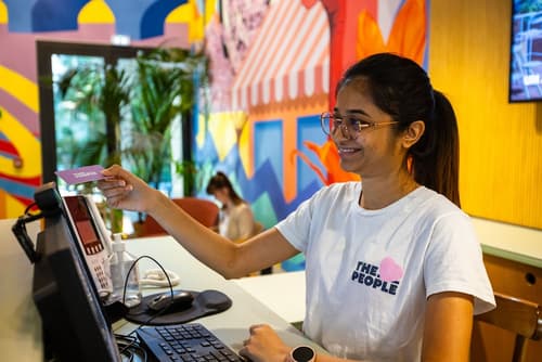 The People Paris Marais, Reception