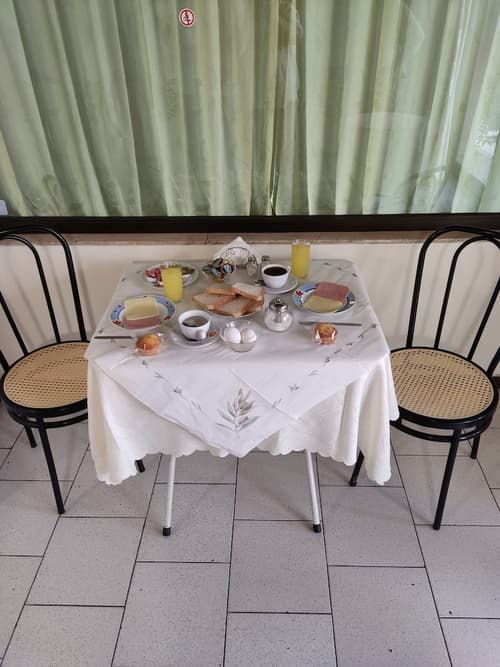 Elite, Breakfast meal