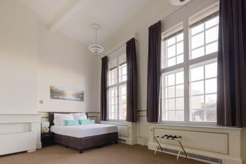 The Velvet Lodge, Room