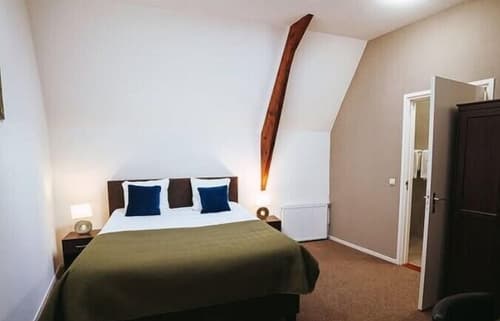 The Velvet Lodge, Room