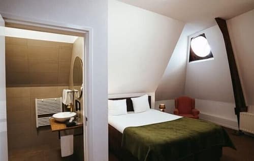 The Velvet Lodge, Room