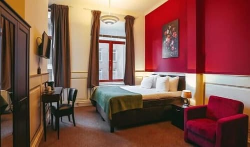 The Velvet Lodge, Room