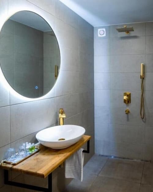 The Velvet Lodge, Room