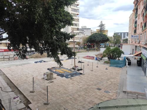 Sunny Room, Exterior