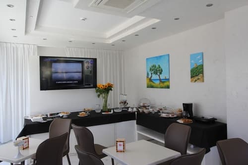 Hotel Presidente, Reception