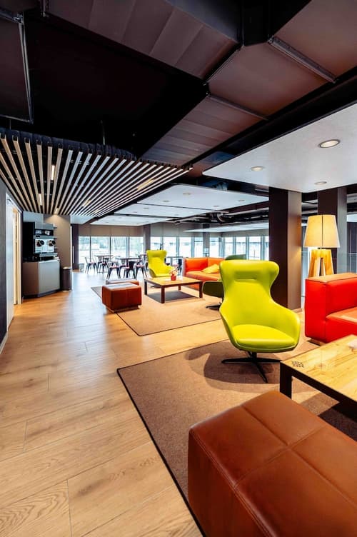 Los Lorentes Residences, Lobby sitting area