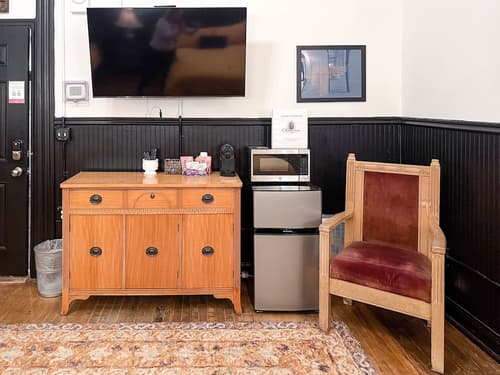 The Oliver Inn, Room