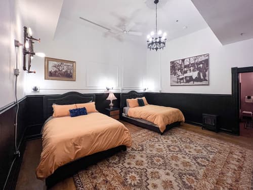 The Oliver Inn, Room