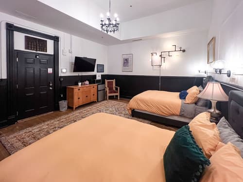 The Oliver Inn, Room