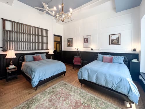 The Oliver Inn, Room