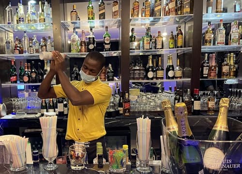 CIKA Golden Hotel and Suites, Restaurant