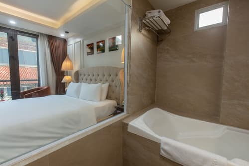 Golden Legend Palace Hotel, Room