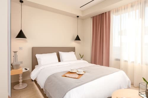 Sea & the City, Room