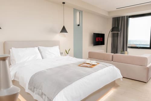 Sea & the City, Room