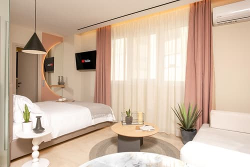 Sea & the City, Room