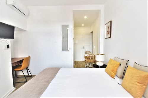 Sophia Studios, Room