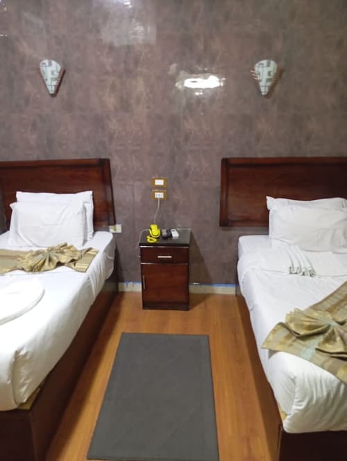Cairo City, Room