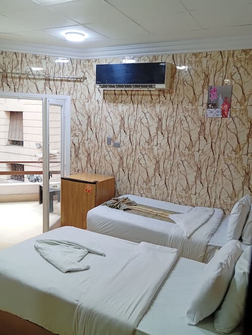 Cairo City, Room