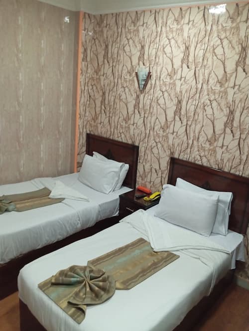 Cairo City, Room