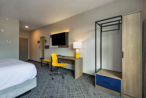 Comfort Inn and Suites, Room