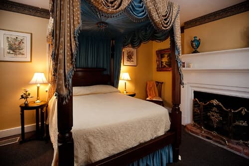 Monmouth Historic Inns and Gardens, Room