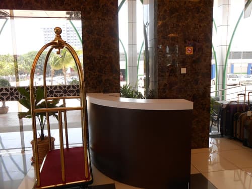 HIG Hotel, Concierge desk