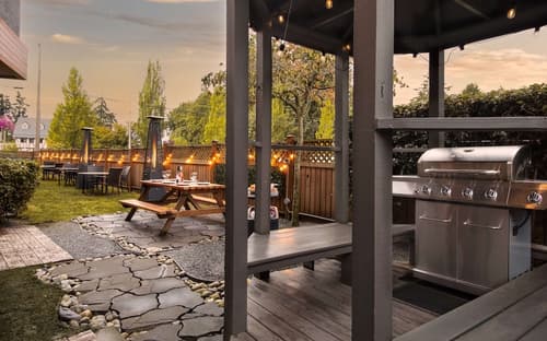 Coast Parksville Hotel, Food and drink