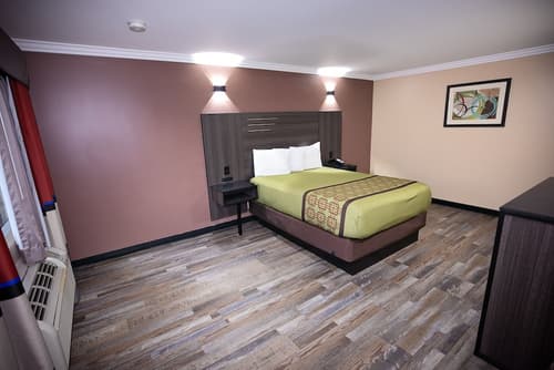 Rodeway Inn & Suites, Room