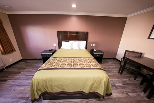 Rodeway Inn & Suites, Room