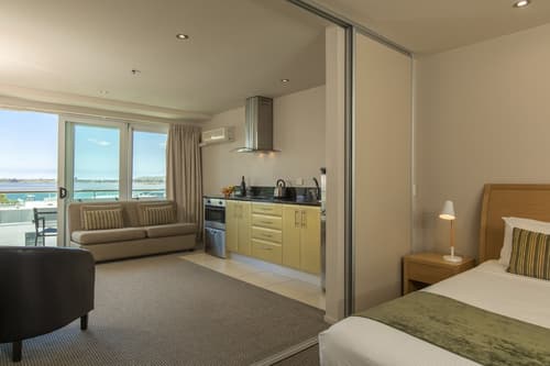 Quest on Durham, Room